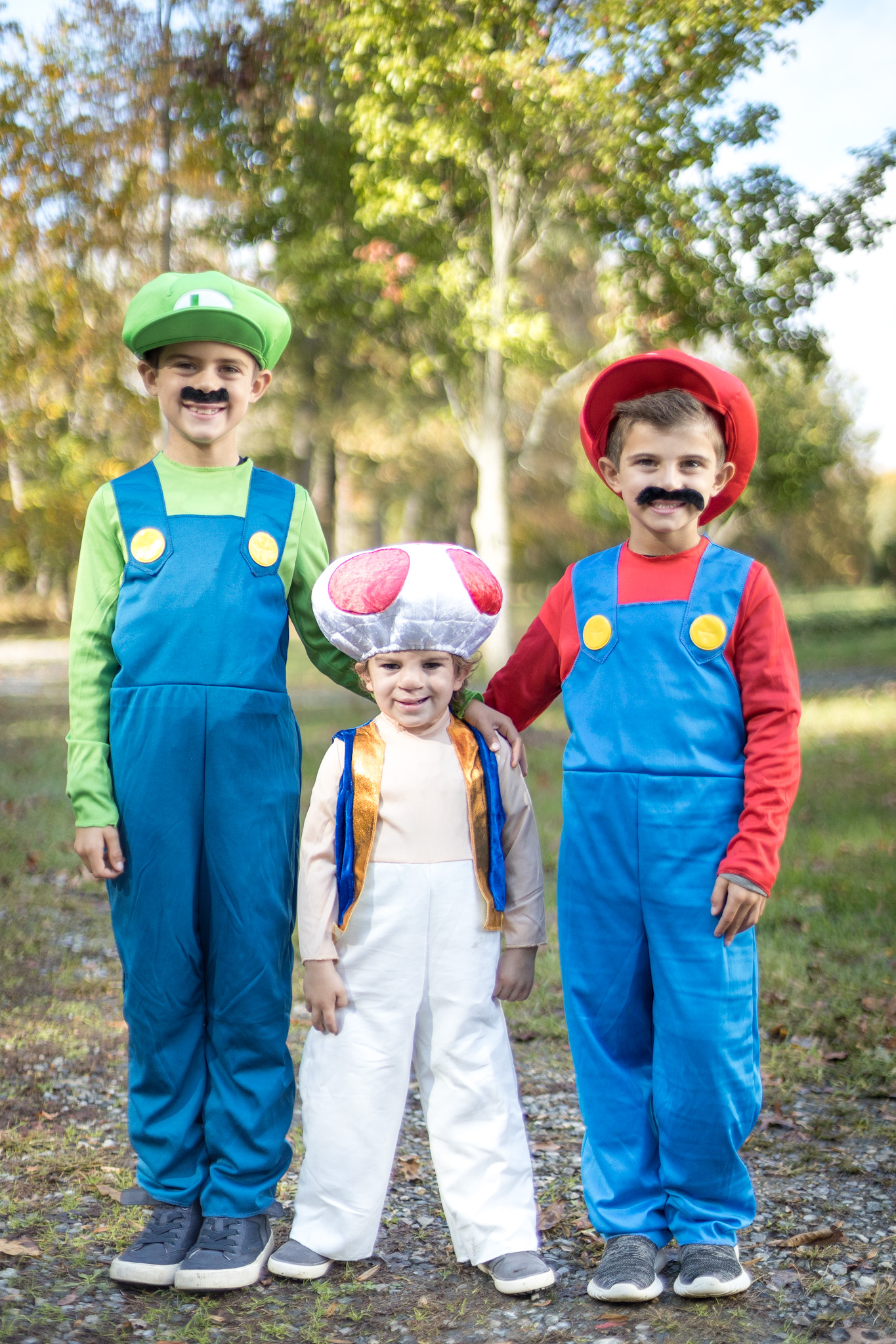 Foto de la familia Suarez fanaticos de Mario Bros.